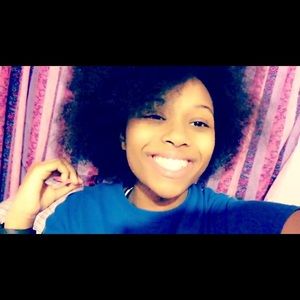 Meet your Posher, Mia